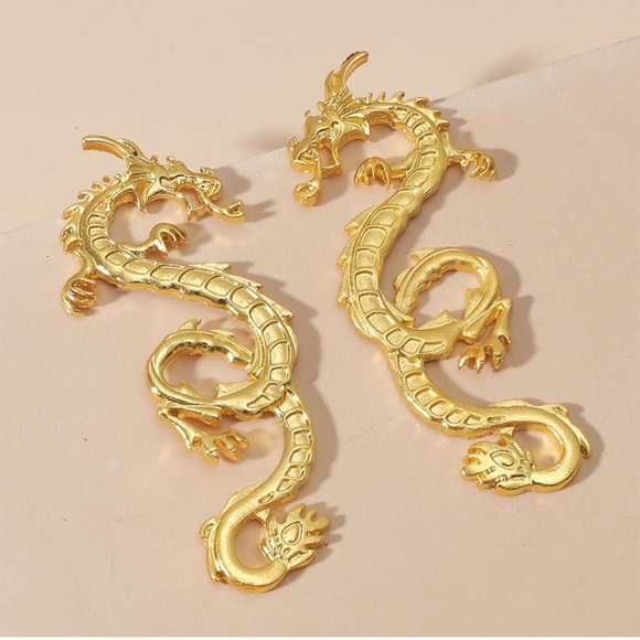 Dragon stud Earrings - Picture 1 of 7